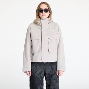 NWT. NIKE ACG "SKULL PEAK" WOMEN'S STORM-FIT JACKET